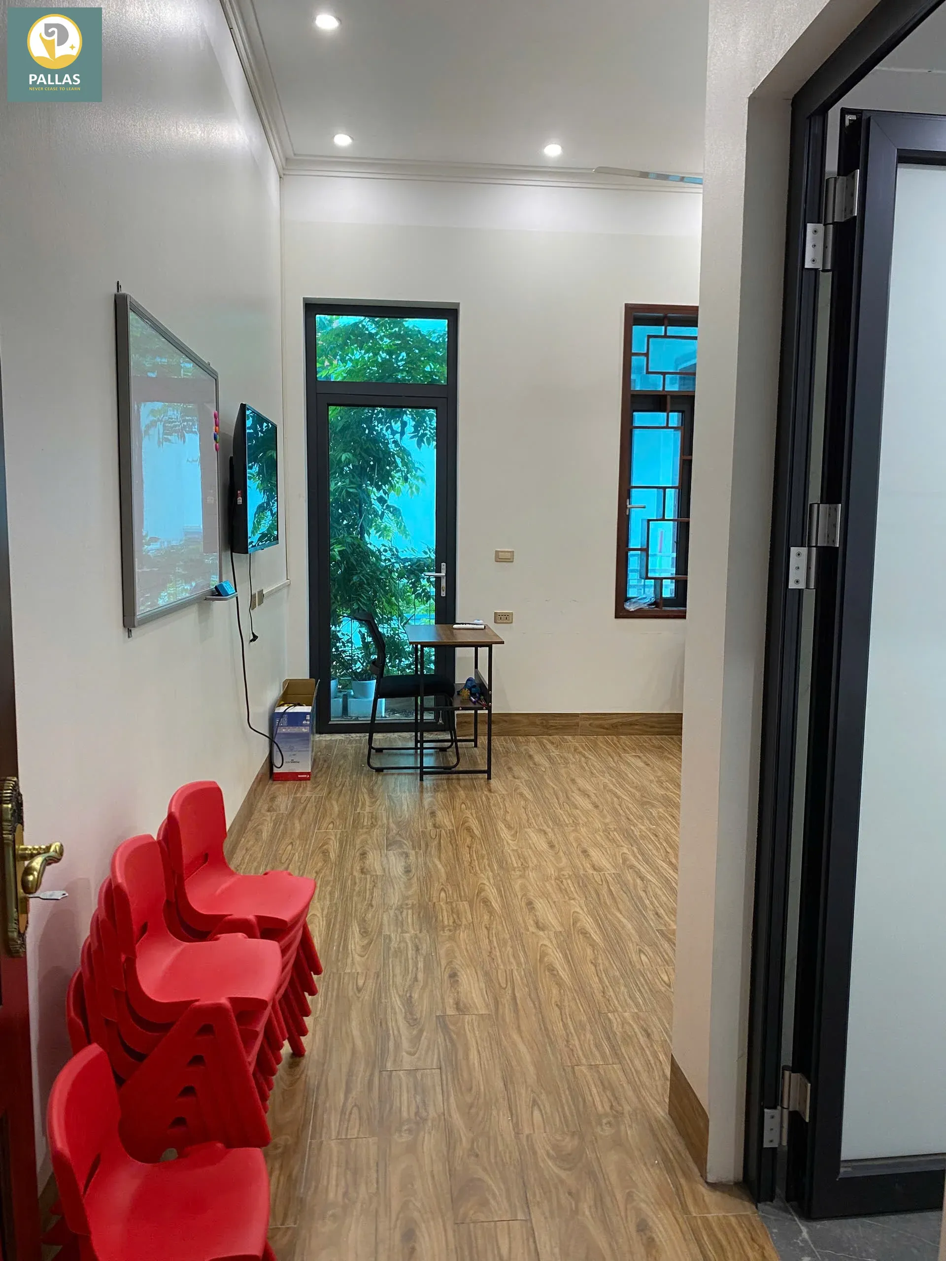 Lớp học thoáng đãng & hiện đại Lớp học thoáng đãng & hiện đại